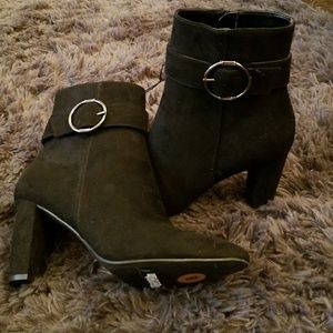 Jones New York ankle boots